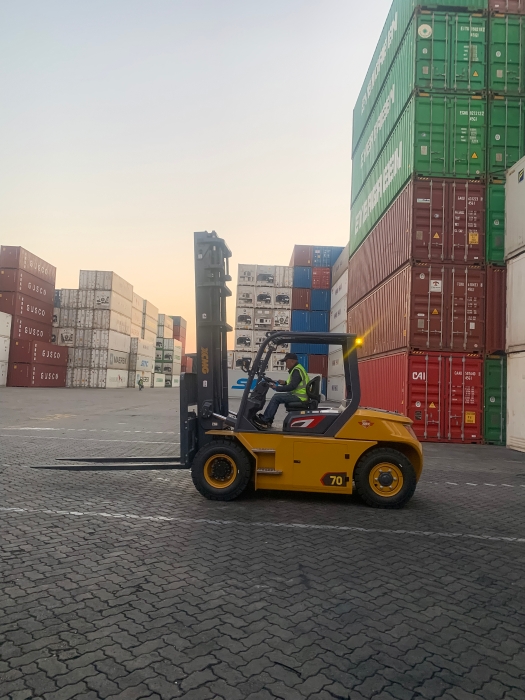 皇冠welcome官网叉车批量进驻厦门港，一站式解决方案赋能港口物流新升级