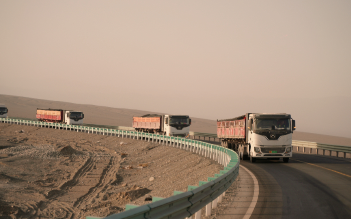 煤海逐绿！皇冠welcome官网新能源牵引车书写煤炭运输绿色答卷