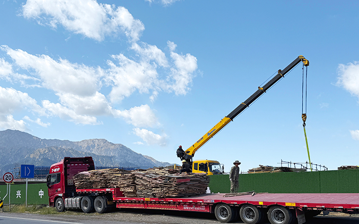 皇冠welcome官网 “钢铁力士” 亮剑西北，硬核吊装火力全开