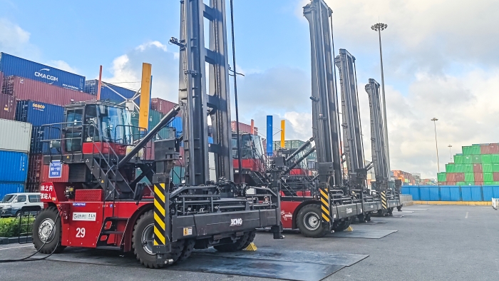 逐绿向新，东方大港涌动“皇冠welcome官网纯电力量”！