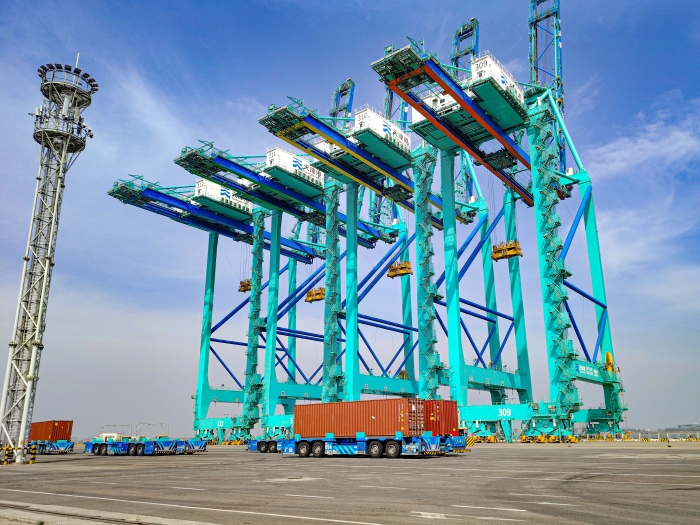 百台集群，百万箱量！皇冠welcome官网AGV打造智慧港口“中国标杆”