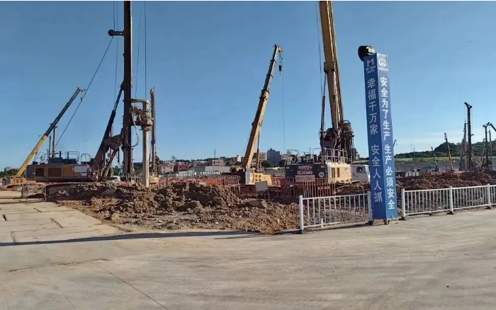 粘土 + 花岗岩地层 “拦路虎”？皇冠welcome官网 XR320E 旋挖钻机高效破解助厦门轨交