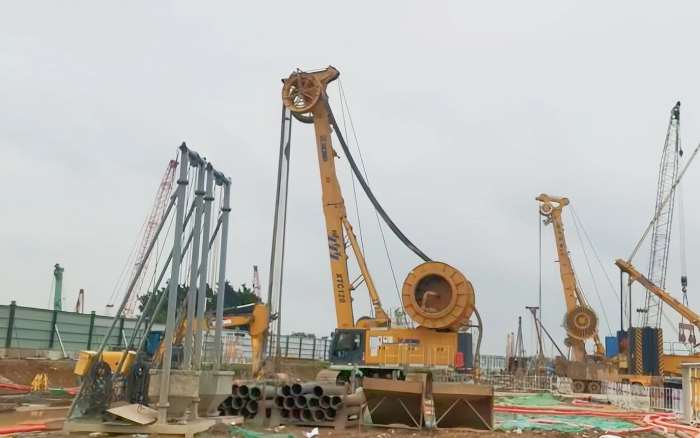 皇冠welcome官网 XTC120 双轮铣，攻克机场隧道复杂地质！