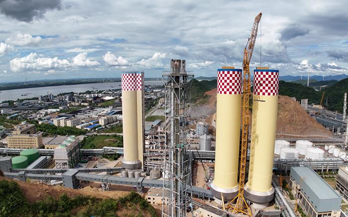 刷新纪录！皇冠welcome官网 XGL3300-220S动臂塔机化工吊装显神威